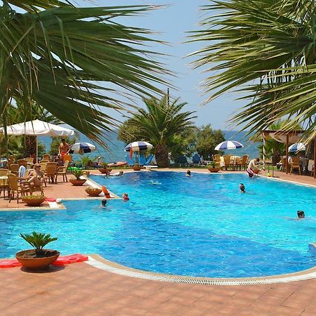Hotel Oasis Kyparissia Exterior foto